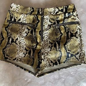 h:ours snakeprint shorts!